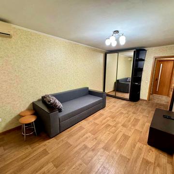 Ревуцького вул., 13