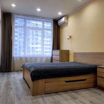 Євгена Сверстюка вул. (Марини Раскової), 6