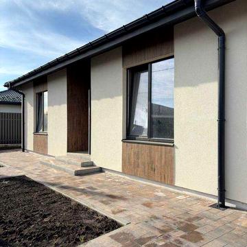 Будинок з терасою і гаражем