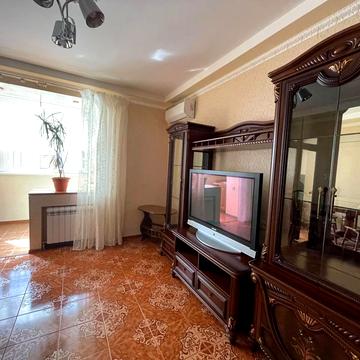 Академіка Сахарова вул., 20