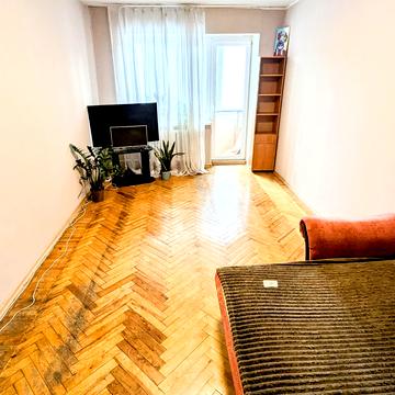 Познанська вул., 8