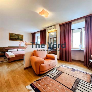 Хрещатик вул. (Kreschatic), 4