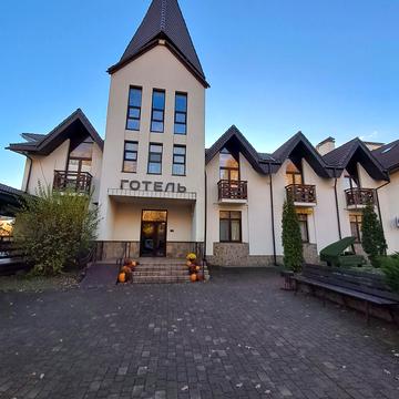 Петра Сагайдачного вул., 1