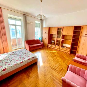 Мала Житомирська вул., 5