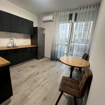 Джона Маккейна вул. (Івана Кудрі), 1-Б