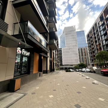 Джона Маккейна вул. (Івана Кудрі), 1-Б