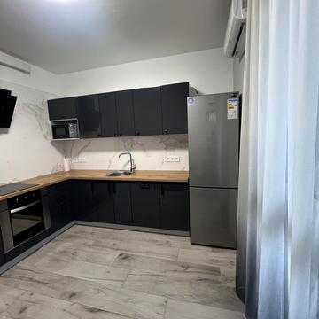 Джона Маккейна вул. (Івана Кудрі), 1-Б