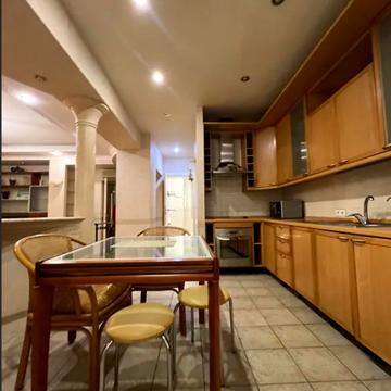 Академіка Богомольця вул., 7/14