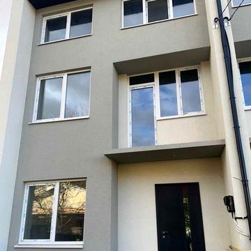 Продаж котеджу з ділянкою 0,84 сот., у с. Ременів