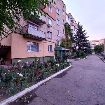 Українська вул., 122