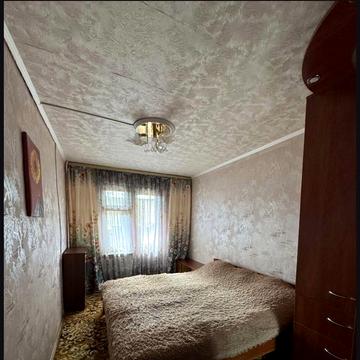 Менахем-Мендл Шнеєрсона вул. (Мініна), 11