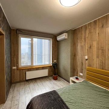 Академіка Заболотного вул., 1-Б