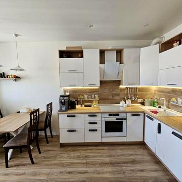 Драгоманова вул., 2