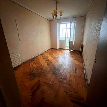 Продам  3х кімнатну квартиру в Хортицькому районі.