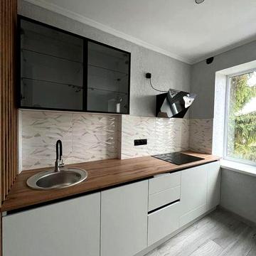 Здається однокімнатна квартира-студія в центрі