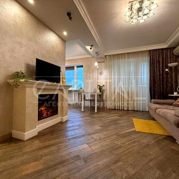 Лаврська вул. (Січневого Повстання), 4