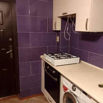 Здам півбудинку в селі Троєщина.