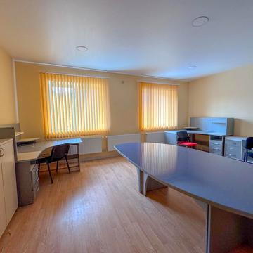 Квітнева вул., 24