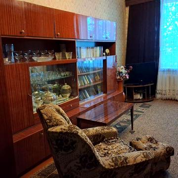 Сдам в аренду 2 комнатную "Сталинку" на 20м в отличном месте