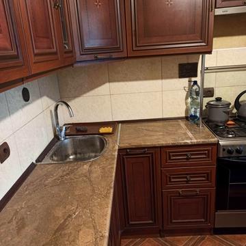 Горлівська вул., 38