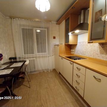 Єреванська вул., 28