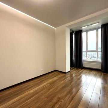 Героїв Небесної Сотні просп., 28