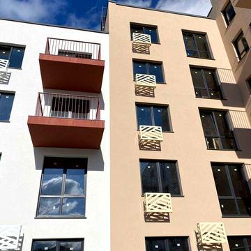 Квартира з балконом на сонячну сторону