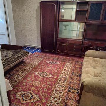 Середня вул., 33