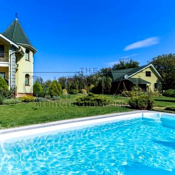 Оренда будинку з басейном с. Пухівка ГАЗ/Сонячні панелі