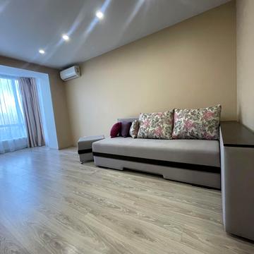 Володимирська вул., 1