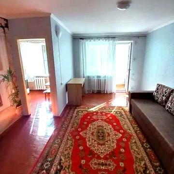 Продам хорошую 1о комн кв 2 эт/5ти. Центр Запорожья