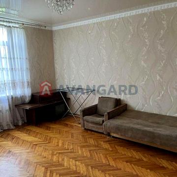 Продаж 2 кімнатної квартири. Площа Маяковського. Сталінка