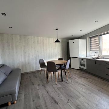 Срібляста вул., 84