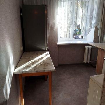 Космонавтів вул., 8