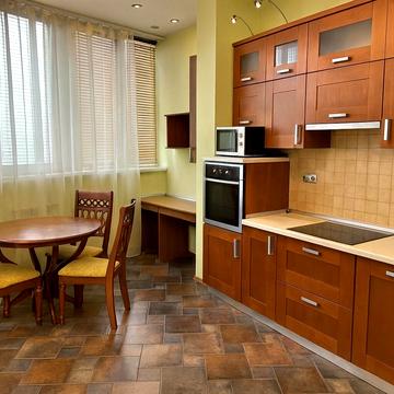 Урлівська вул., 16/37