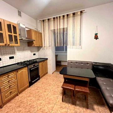 Здаєть в оренду 2к увртира повністю укомплектована Біля парку .