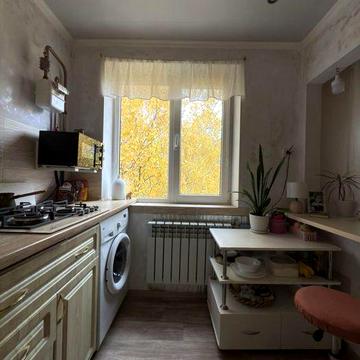 Продаи 1-но кімнатну квартиру в м. Лозова