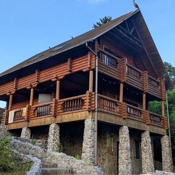 Сдається 3-етажний будинок на березі річки Снов