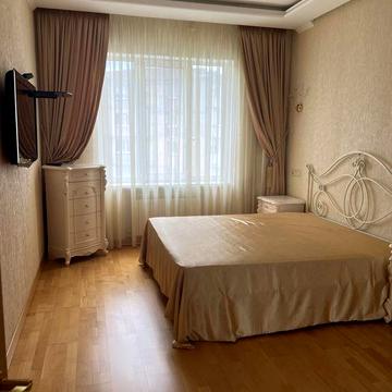 Князів Острозьких 46/2, 3км квартира, 125м2, М"Печерська"