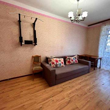 Однокімнатна біля метро Лук’янівська — готова для життя або оренди.