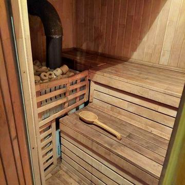 Продаю часть дома  в центре Октябрьского.