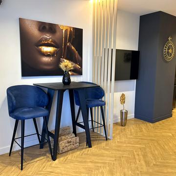 Київська набережна вул., 4