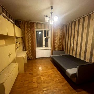 Ревуцького вул., 18