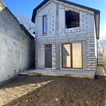 У продажу будинок на ділянці с держактом по вул. Бреуса