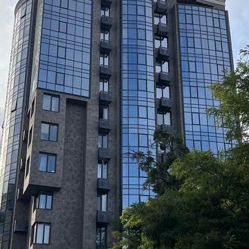 Олегівська вул., 1