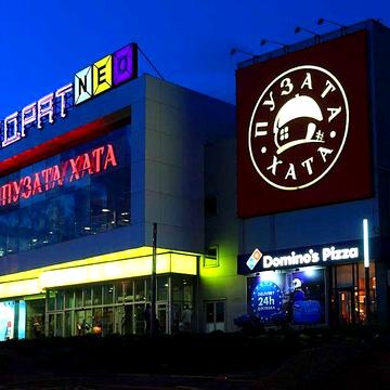 Воскресенський проспект, 9.ТРЦ Квадрат. Воскресінка. Метро Лівобережна