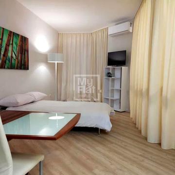 Дмитрівська вул., 60