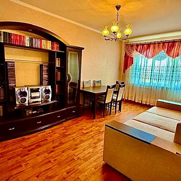 Композитора Лятошинського вул., 28