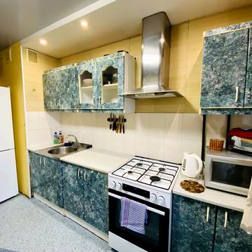 Героїв просп., 4