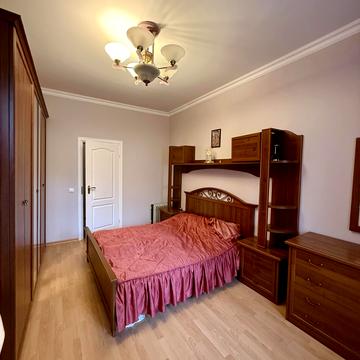 Нагірна вул., 8/32